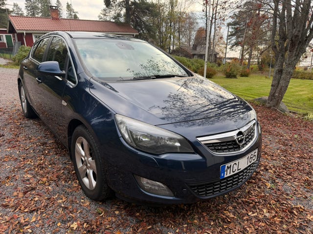 Opel Astra 2012