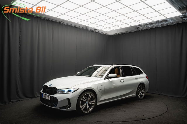 BMW 330e 2023
