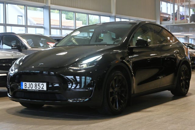 Tesla Model Y 2024