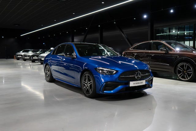 Mercedes-Benz C300 e 2024