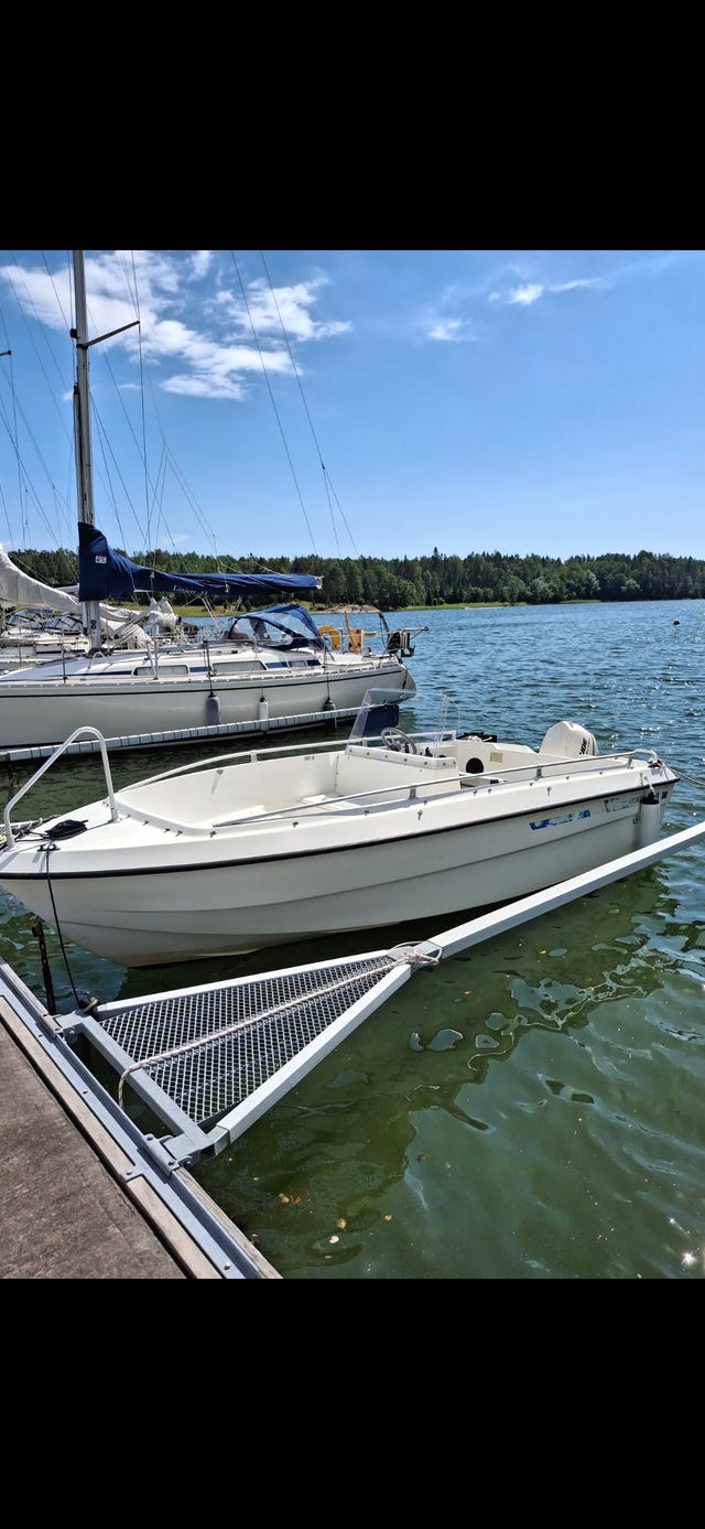 Ryds 530gt. Evinrude e-tec. Trailer.