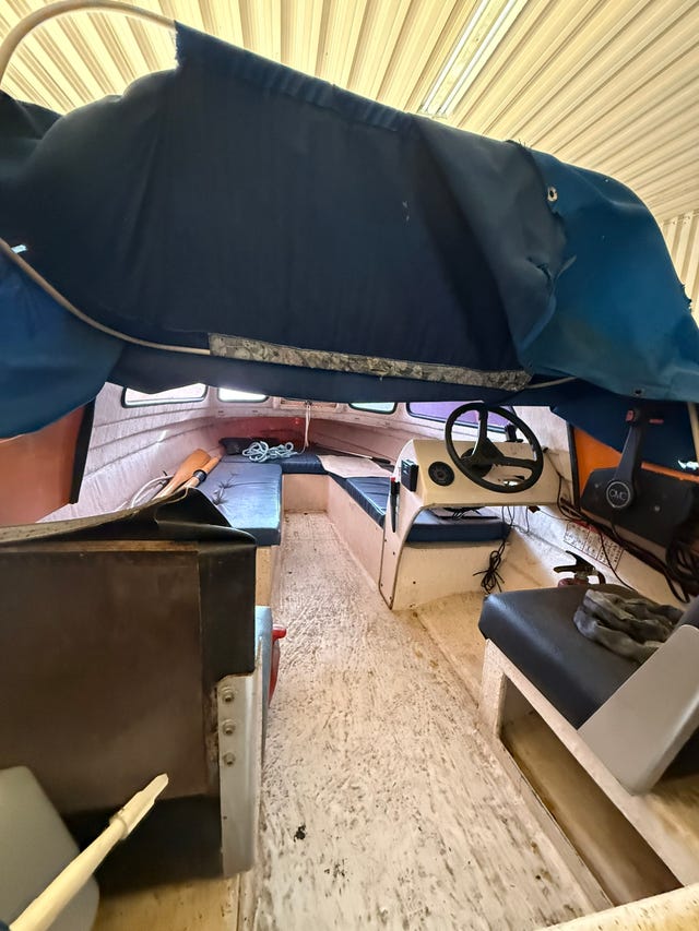Billig plast båt