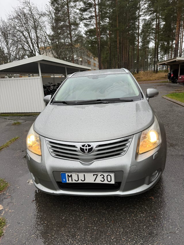 Toyota Avensis 2010