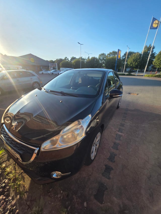 Peugeot 208 2012