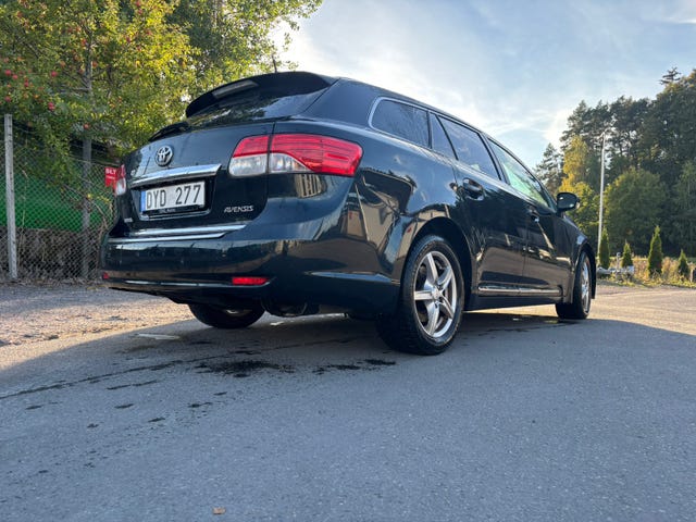 Toyota Avensis 2013