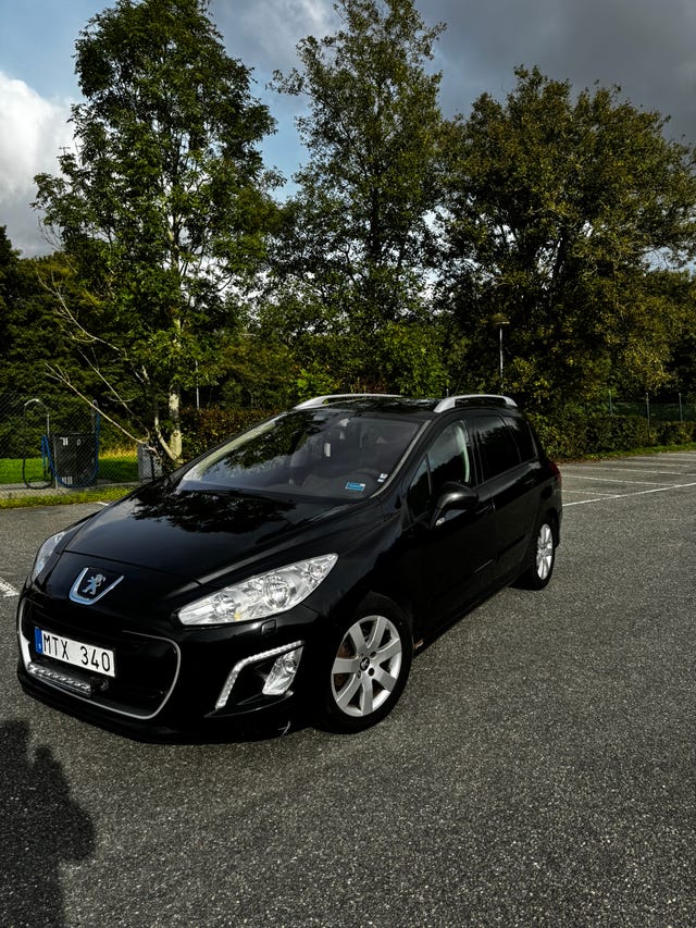 Peugeot 308 SW 2012