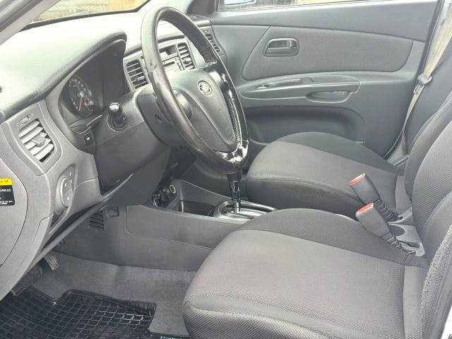 Kia Rio — bild 10 av 11