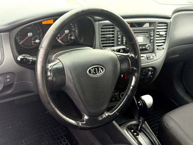 Kia Rio — bild 11 av 11