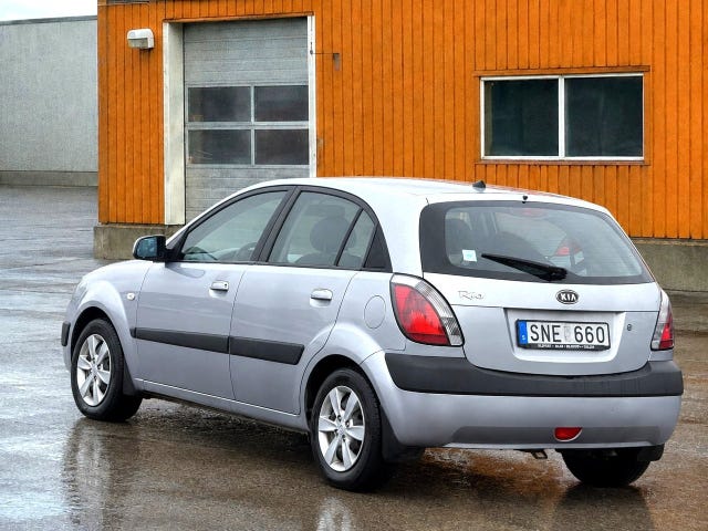 Kia Rio — bild 9 av 11