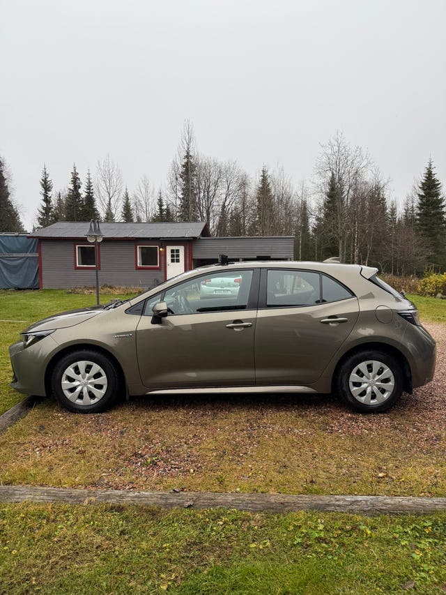 Toyota Corolla 2022 – bild 3