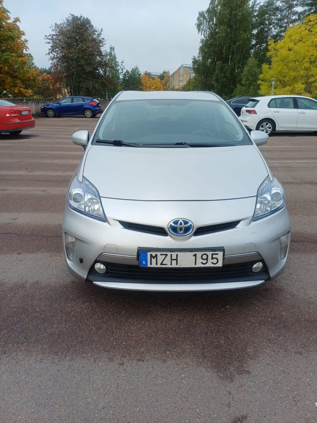Toyota Prius Plug-in Hybrid 2012