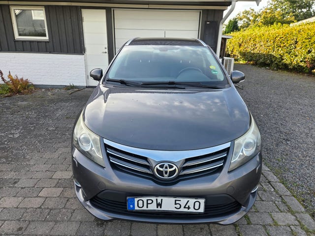 Toyota Avensis 2012