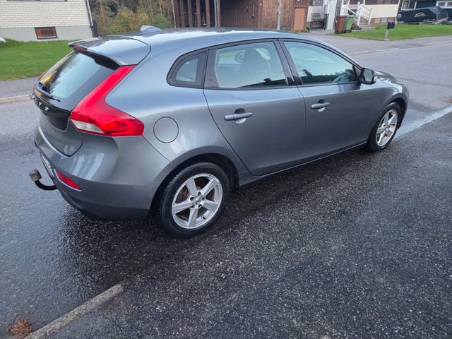 Volvo V40 2018