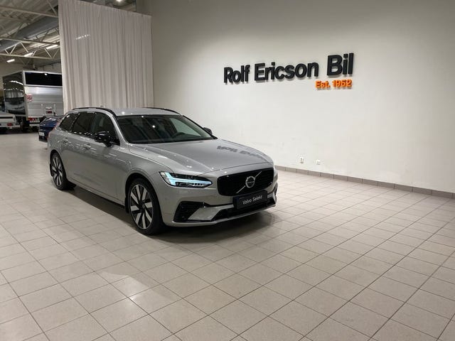 Volvo V90 2025