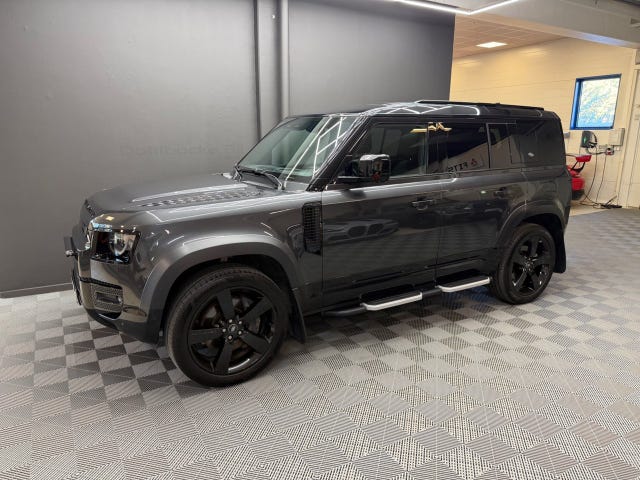 Land Rover Defender 110 2023