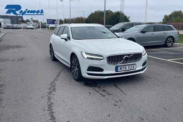 Volvo V90 2025
