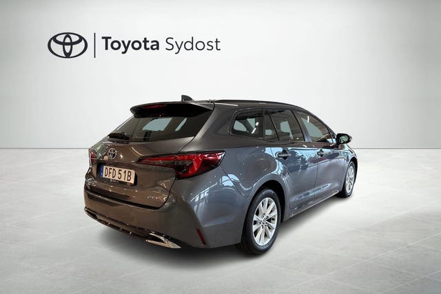 Toyota Corolla 2024 – bild 2