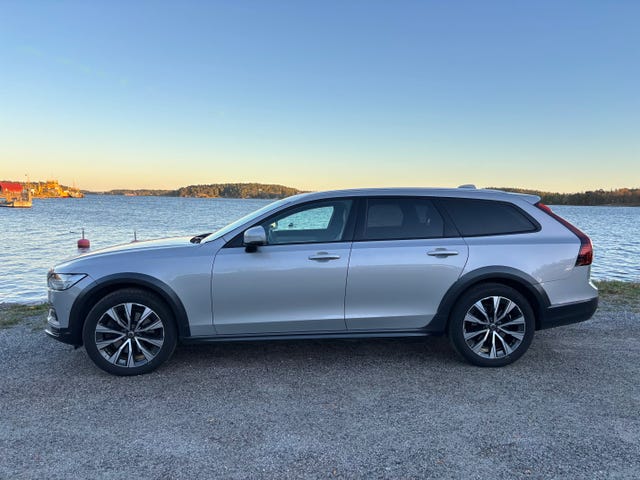 Volvo V90 Cross Country 2023