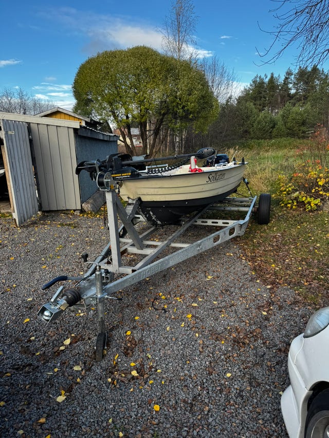 Lami 420. Tohatsu 20hk med vagn.
