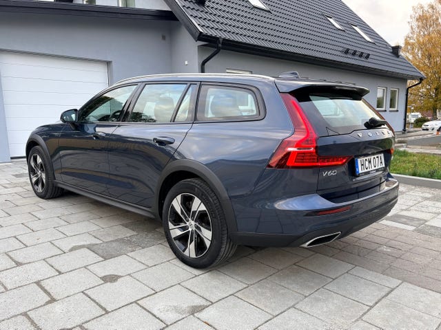 Volvo V60 Cross Country 2021 – bild 4