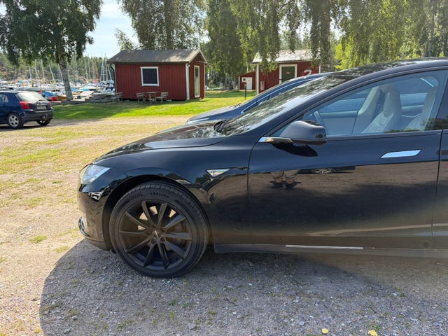 Tesla Model S 2014
