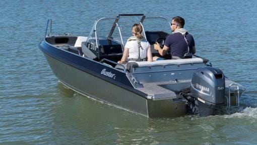 Nästan ny Buster L2 till salu med 30km båtsläp.