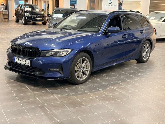 BMW 330e 2021