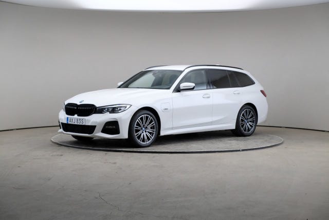 BMW 330e 2022