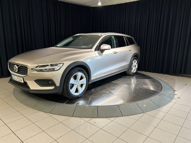 Volvo V60 Cross Country 2024