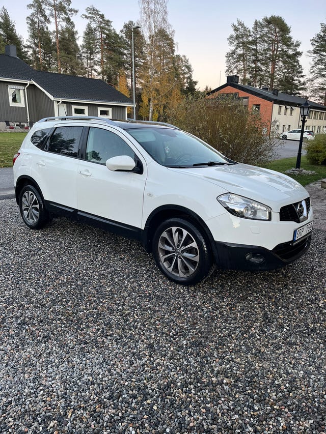 Nissan Qashqai+2 2010