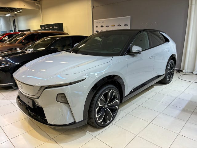 Mazda CX-6e 2026