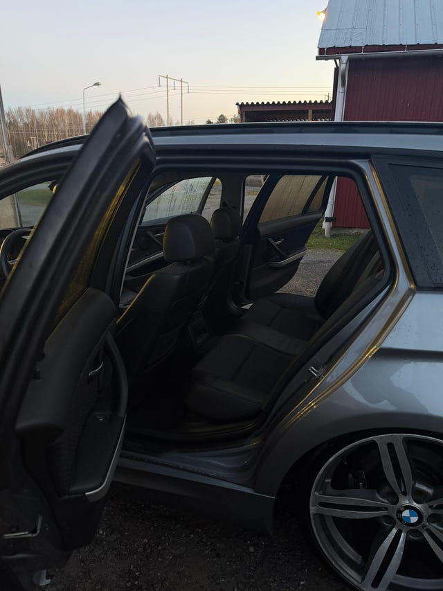 BMW 320d 2010 – bild 4