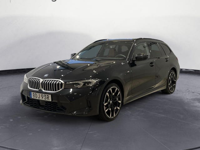 BMW 330e 2025