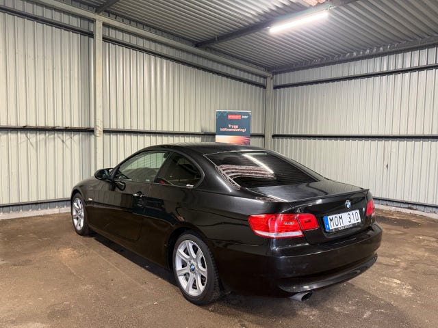BMW 320d 2010 – bild 2