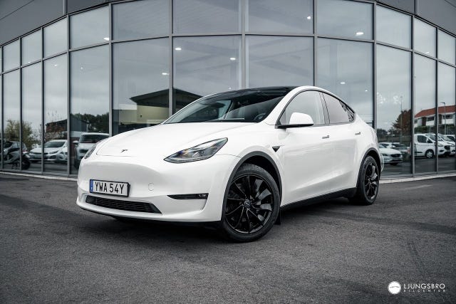 Tesla Model Y 2024
