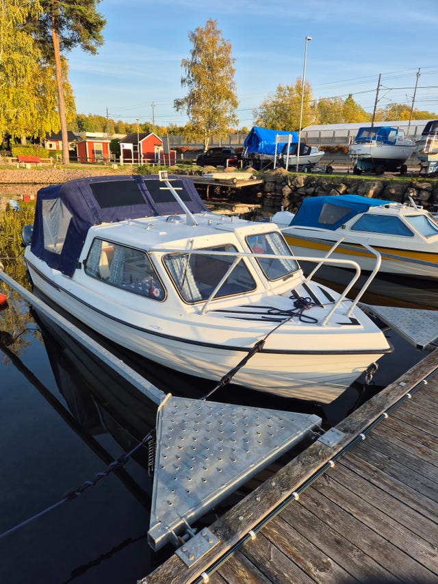Ryds 560 HT – Johnson 70 hk – 30-kärra ingår!