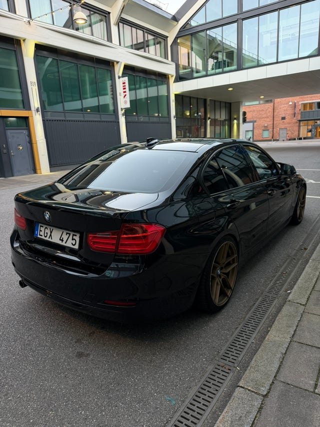 BMW 320d 2013 – bild 2