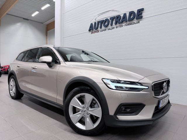 Volvo V60 Cross Country 2023