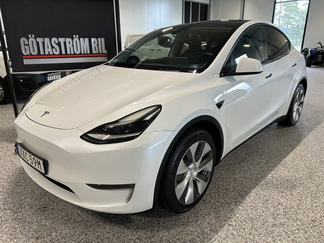 Tesla Model Y 2024