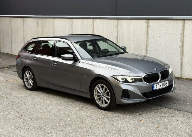 BMW 330e 2023