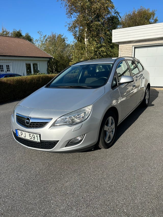 Opel Astra 2011