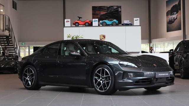 Porsche Taycan 2025