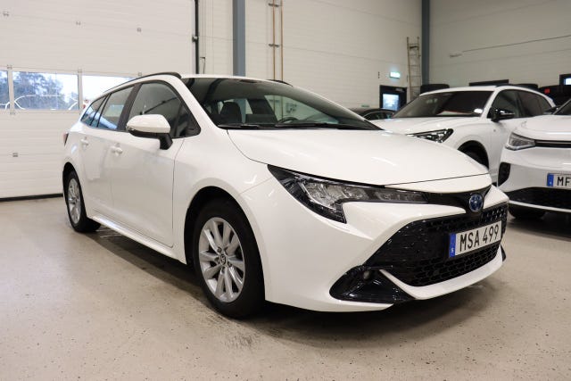 Toyota Corolla 2024 – bild 2