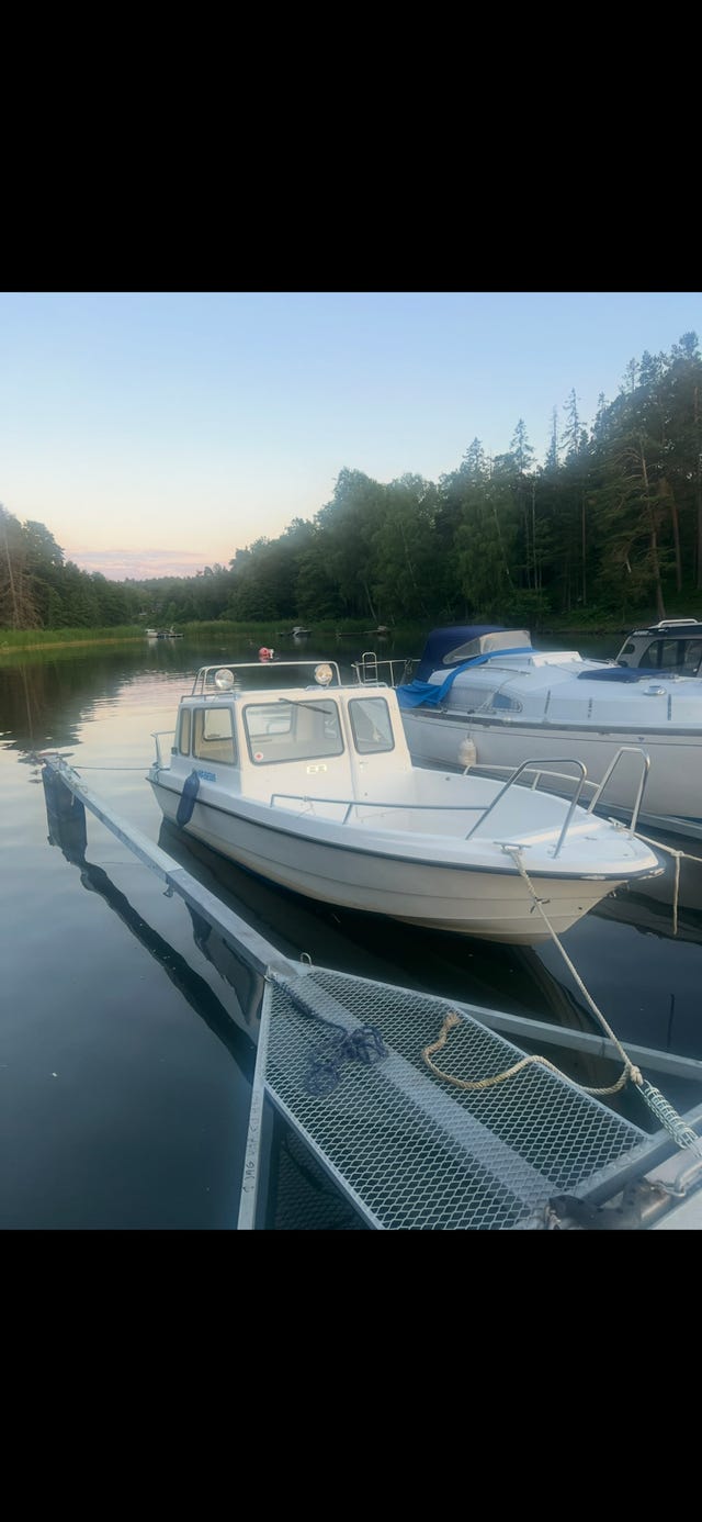 Bella 581 kabinbåt