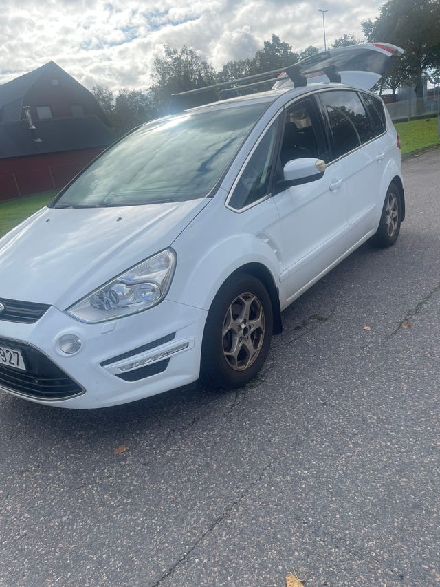 Ford S-MAX 2012