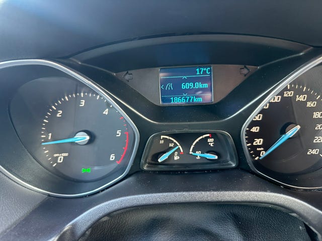 Ford Focus 2011 – bild 2