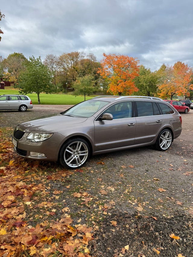 Skoda Superb 2012