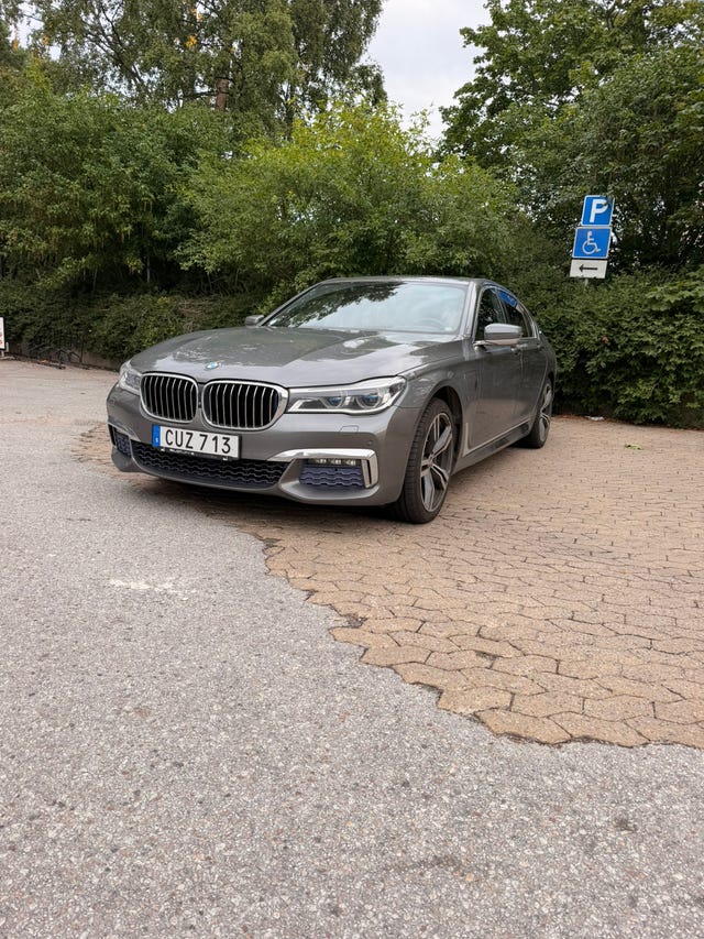 BMW 740e 2017