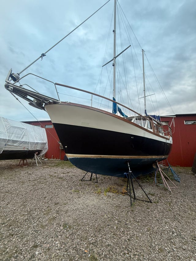 Nauticat 33 med Volvo Penta D2-75 och oanvänt Raymarine-paket