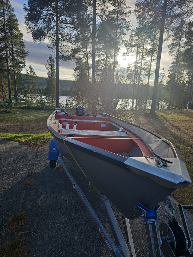 Aluminiumbåt ALERT 42 motor och trailer